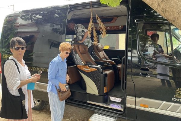 Limousine transfers - Phong Nha Private Car