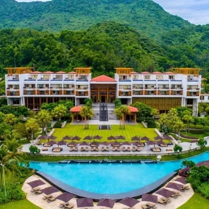 Hoi An to Laguna Lang Co Limousine - Phong Nha Private Car